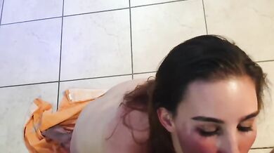 Teen gives blowjob and unexpected piss in her mouth