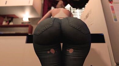 Milf Gains Weight in the Kitchen - Hourglass Goddess Washing Dishes Fattens Up
