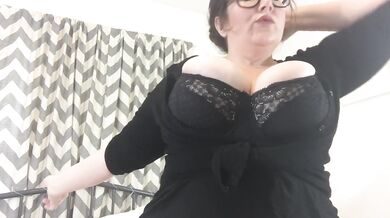 Nerdy BBW Amateur Strips Cums and Asks You to Shoot your Load all over Her