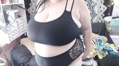 DAYTONA HALE! BBW Trying On Swimwear With Closeups
