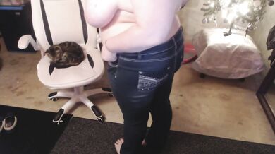 DAYTONA HALE! Jeans and tank strip BBW
