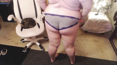 DAYTONA HALE! Jeans and tank strip BBW