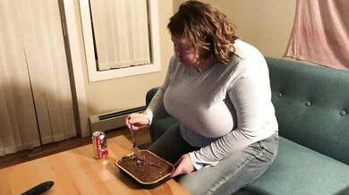 CHUBBY BBW STUFFS HERSELF WITH CAKE AND EXPANDS BELLY