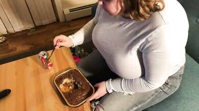 CHUBBY BBW STUFFS HERSELF WITH CAKE AND EXPANDS BELLY
