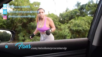 Sweaty Brunette with Big Ass Stops Running and Cums in Stranger’s Car