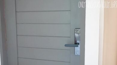 A MAN GIVES PLEASURE TO A JUICY NEIGHBOR