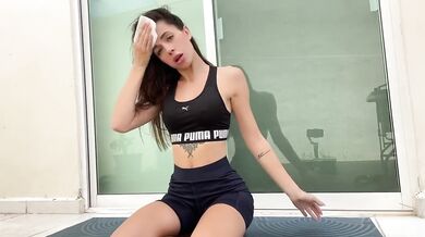 Yoga workout big boobs girl cumming and squirting