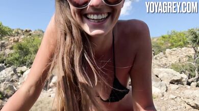 HOT TEEN PUBLIC BEACH BLOWJOB FOR A RIDE - POV QUICKIE BJ