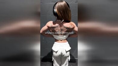 18yo TikTok Live Stretching Mishap: Full Pussy Reveal!