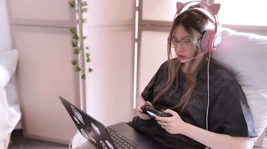 gamer got a dick in her mouth for idleness, and titfuck - YourSofia