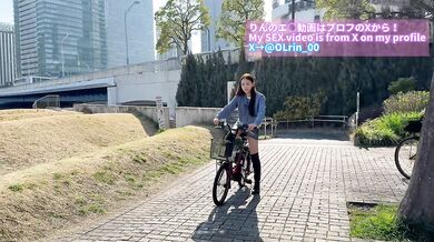 変態日本人は自転車でパンチラ全開