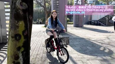 変態日本人は自転車でパンチラ全開