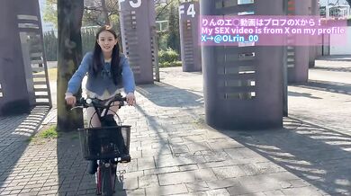 変態日本人は自転車でパンチラ全開