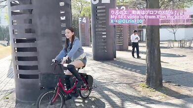 変態日本人は自転車でパンチラ全開