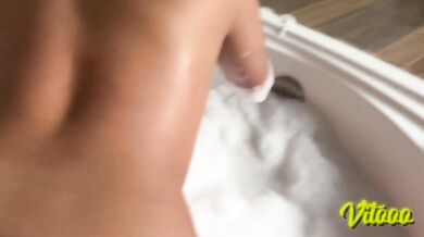 My girlfriend gets in the jacuzzi and starts having great sex