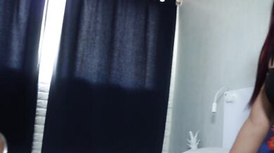 I show my sex toys to my best friend, it makes us very horny and we eat each other's pussies - LINZILYN