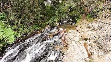 curioso sale morbosear latinas con su drone al rio