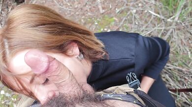 MAMADA EN EL BOSQUE