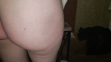I Make Her Slip My Cock Between Cheeks Mid-Game (Amateur Assjob Distraction Tease)