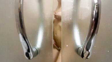 I spied on my stepsister in the bath