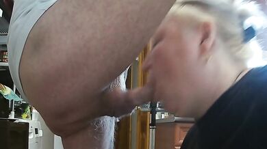 fucking my girlfriend in the mouth in the kitchen and cumming