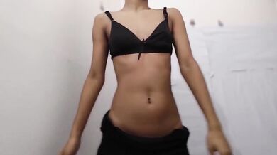 Good at rubbling her clit