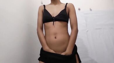 Good at rubbling her clit