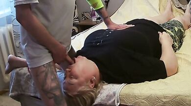 jerking off my dick to cum on my girlfriend