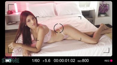 Instagram Colombian Beauty's Photoshoot Seduction | 19-Year-Old Natural Babe Ends Up Naked & Fucking