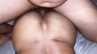 Sexy cuñada me pide semen en sus pequeñas tetas