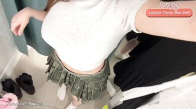 The girl decided to masturbate in the fitting room while no one was watching her and brought herself to orgasm