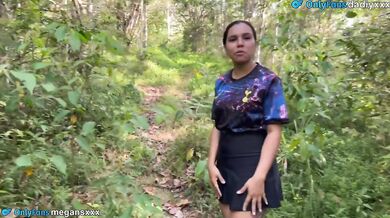 Me perdi camino a la playa, me encontré a una modelo guía y terminamos follando en mi camping
