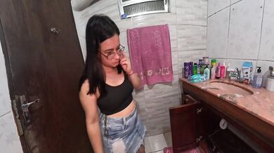Housewife without underwear seduces plumber while he's fixing the sink