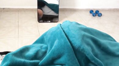 MI Hermanastra me levanta con una chupada de pene sabrosa