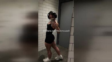 18yo Yoga Fail: Virgin Pussy Gapes Wide on TikTok Live
