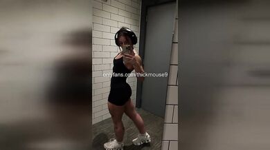18yo Yoga Fail: Virgin Pussy Gapes Wide on TikTok Live