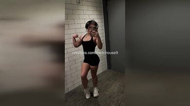 18yo Yoga Fail: Virgin Pussy Gapes Wide on TikTok Live