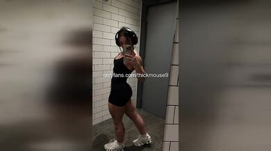 18yo Yoga Fail: Virgin Pussy Gapes Wide on TikTok Live