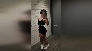 18yo Yoga Fail: Virgin Pussy Gapes Wide on TikTok Live