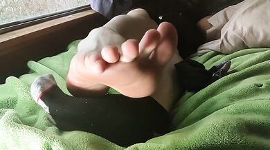 Feet Worship Of Wrinkly Perfect Souls!