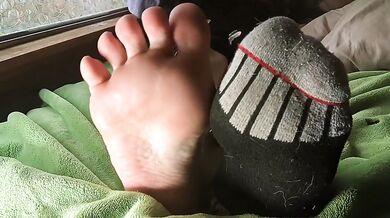 Feet Worship Of Wrinkly Perfect Souls!