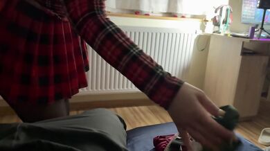 Delivery Boy Delivers The Lingerie Package And The Hot Wife Tries On The Thongs , They Fuck Hard And Cum From The Big Ass Point Of View