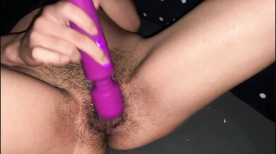 Magrinha Metendo gostoso com vibrador até gozar