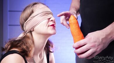 Seductive Blindfold Taste Game: Unexpected Deepthroat & Messy Swallow