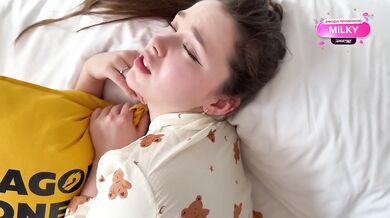 The stepdaughter really likes how her stepfather wakes her up and fills her pussy with hot cum.
