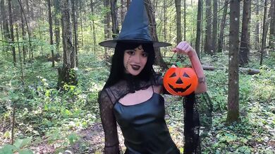 The best Halloween is to fuck a witch and cum on her pretty face