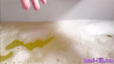 TEEN GIRL MULTIBLE SQUIRT ORGASM!!!