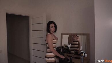 Stepmom Gets Cum On Her Pussy Instead Of a Back Massage