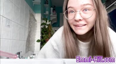 18yo Skinny German Teen fucks herself