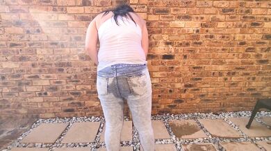 Milf pisses on girl | whit tank top | pee in jeans